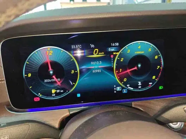 Mercedes-Benz E-Class — Фото автомобиля 18