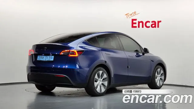 Tesla Model Y — Фото автомобиля 2