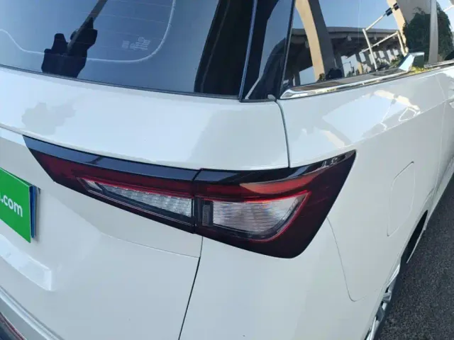 Wuling Jiachen — Фото автомобиля 7