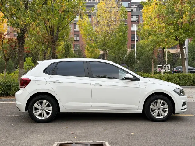 Volkswagen Polo — Фото автомобиля 4