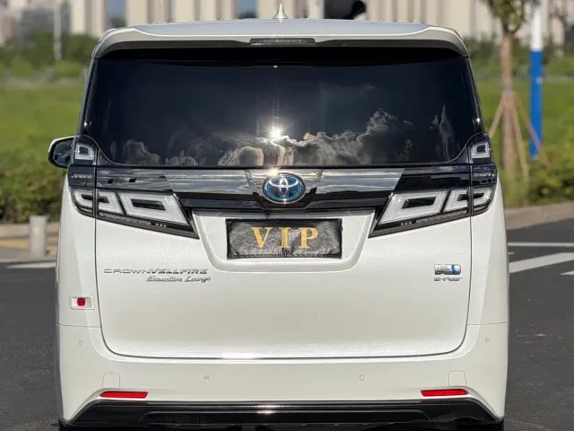 Toyota Vellfire — Фото автомобиля 8