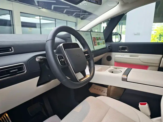 Li Auto MEGA — Фото автомобиля 7