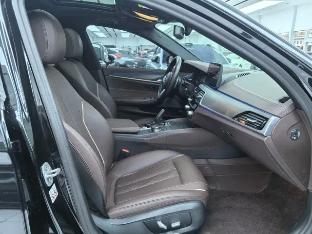 BMW 5 Series — Фото автомобиля 12