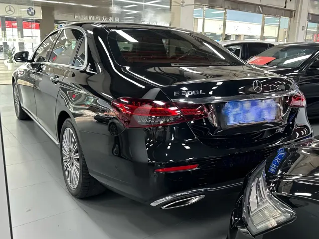 Mercedes-Benz E-Class — Фото автомобиля 17