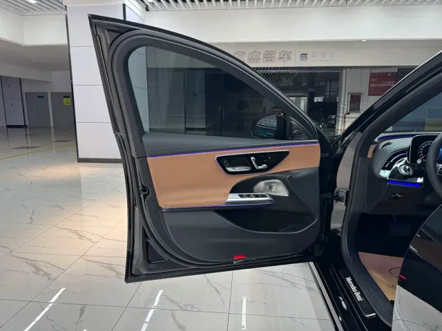 Mercedes-Benz E-Class — Фото автомобиля 10