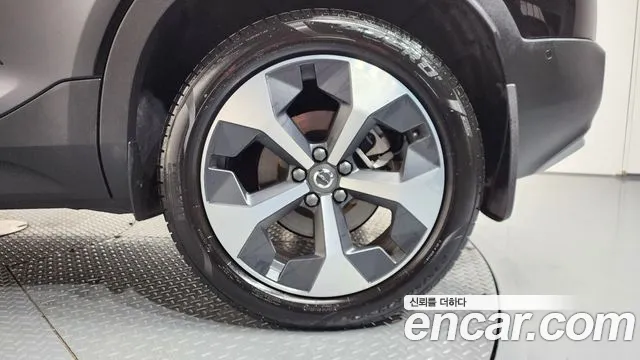 Вольво XC40 — Фото автомобиля 19