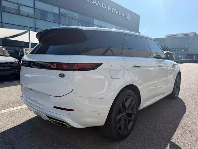Land Rover Range Rover Sport — Фото автомобиля 4