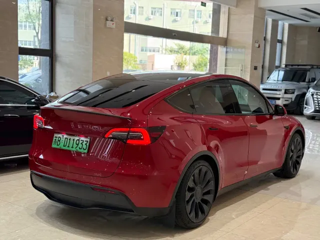Tesla Model Y — Фото автомобиля 14
