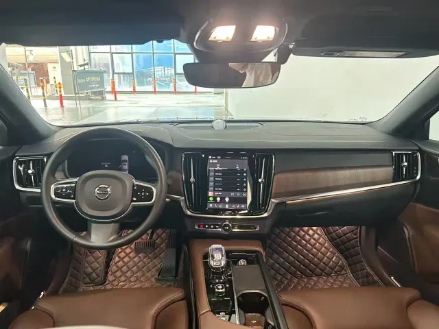 Volvo S90 — Фото автомобиля 4