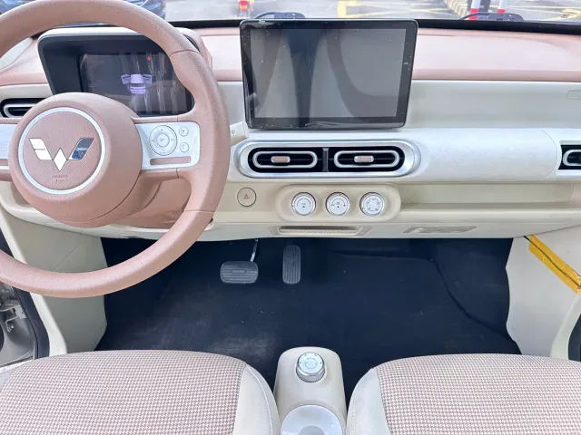 Wuling Hongguang Mini EV — Фото автомобиля 11
