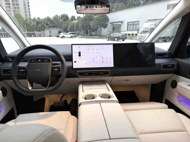 Li Auto MEGA — Фото автомобиля 14