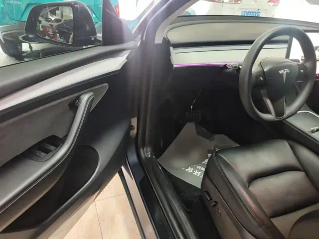 Tesla Model Y — Фото автомобиля 15