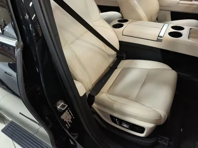 Li Auto L8 — Фото автомобиля 24