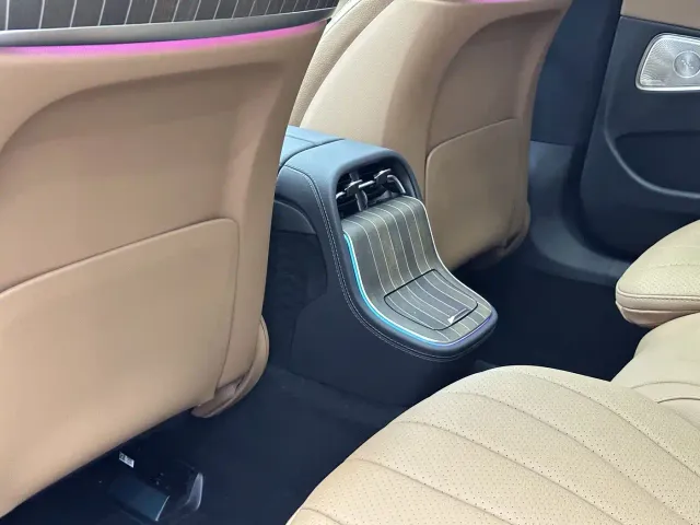 Mercedes-Benz E-Class — Фото автомобиля 19