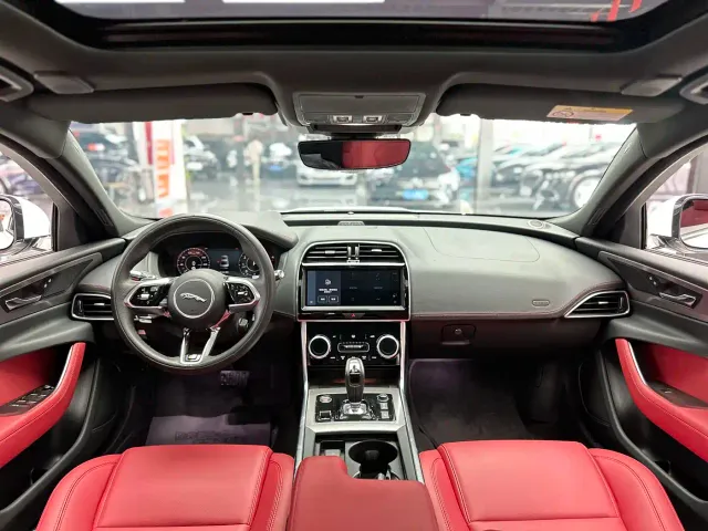 Jaguar XEL — Фото автомобиля 4