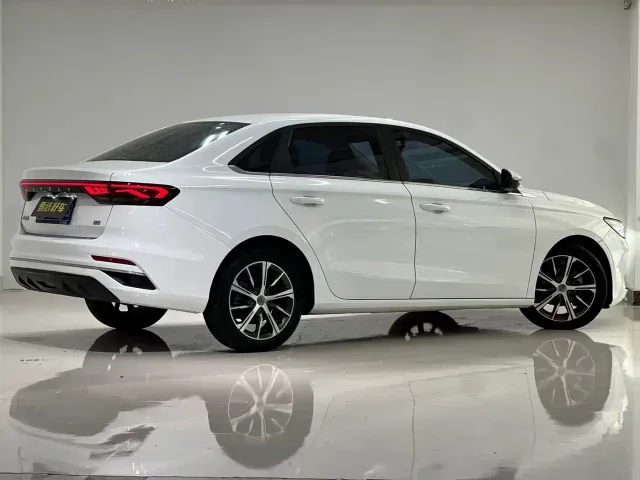Geely Emgrand — Фото автомобиля 8