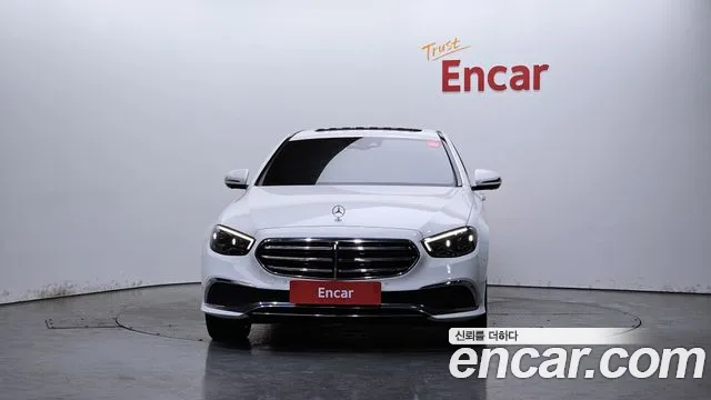 Mercedes-Benz E-Class — Фото автомобиля 3