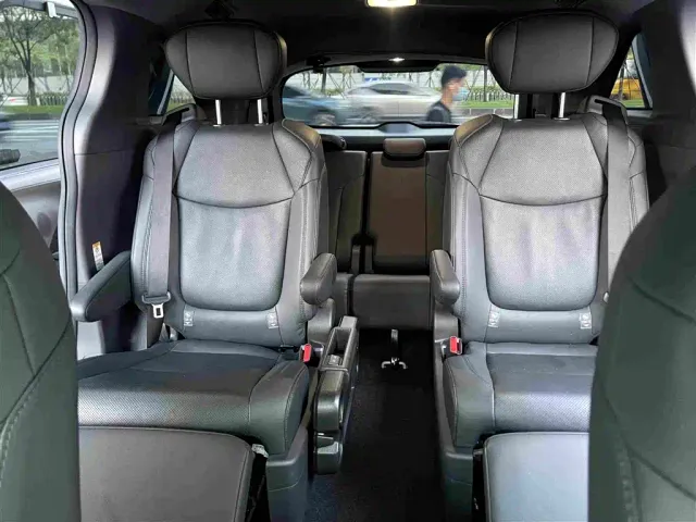 Toyota Sienna — Фото автомобиля 15