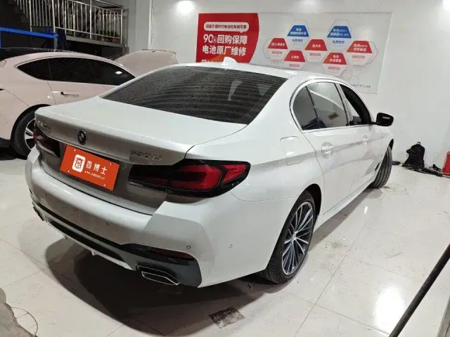BMW 5 Series — Фото автомобиля 5