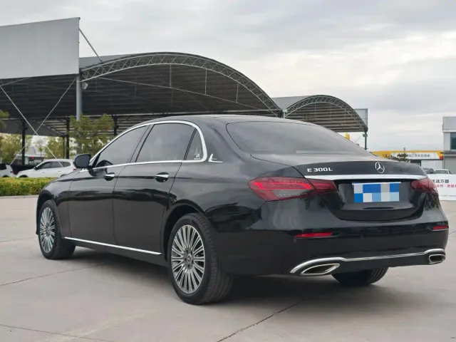 Mercedes-Benz E-Class — Фото автомобиля 20