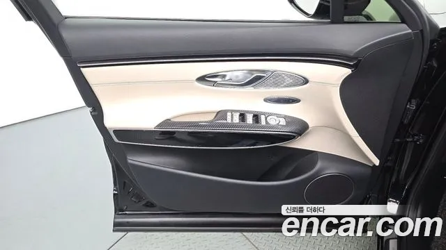 Genesis GV70 — Фото автомобиля 24