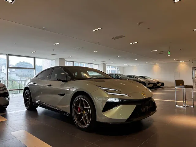 Lotus Emeya — Фото автомобиля 3