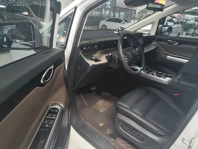 GAC Trumpchi E8 — Фото автомобиля 15