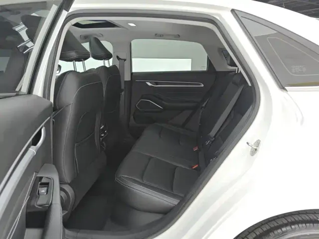Geely Emgrand — Фото автомобиля 11