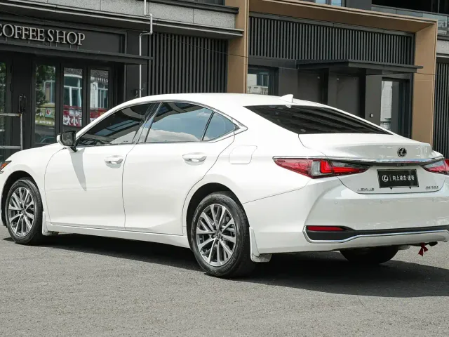Lexus ES — Фото автомобиля 6
