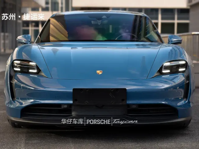 Porsche Taycan — Фото автомобиля 6