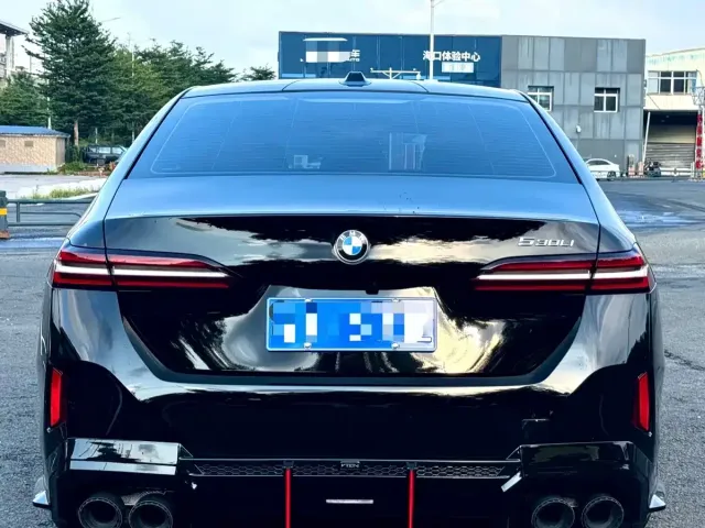 BMW 5 Series — Фото автомобиля 5