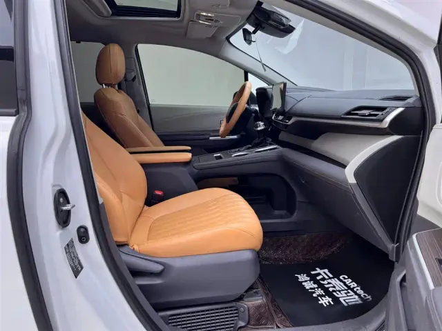 Toyota Sienna — Фото автомобиля 17