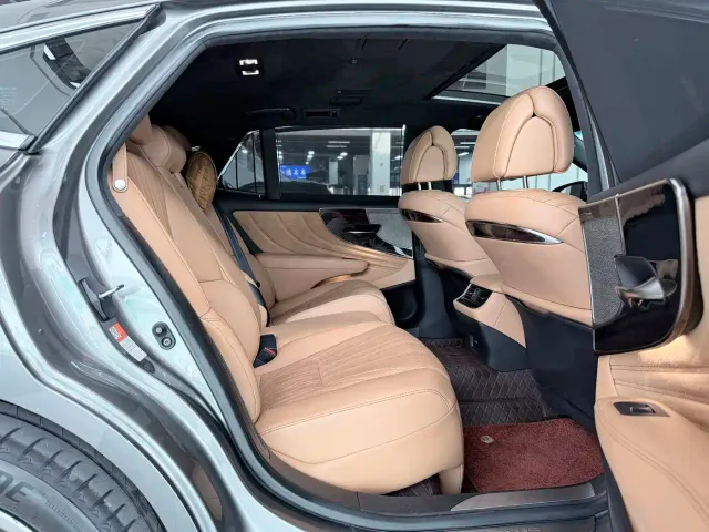 Lexus LS — Фото автомобиля 8