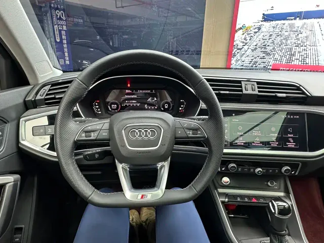 Audi Q3 — Фото автомобиля 10