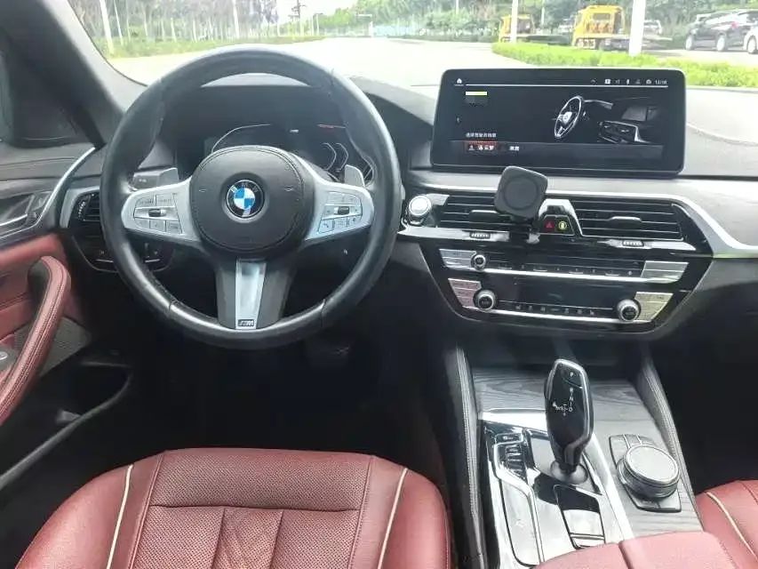 BMW BMW 5 Series 2022 Model Second Facelift 530Li Leading M Sport Package — Фото автомобиля 3