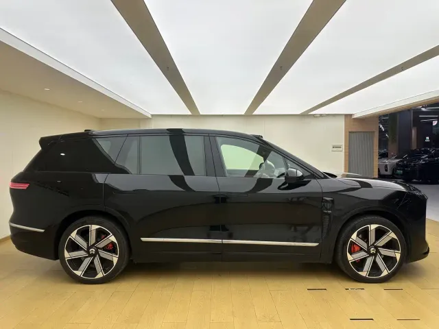 Nio ES8 — Фото автомобиля 17