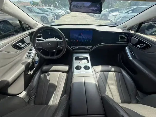 Roewe Rising Auto F7 — Фото автомобиля 3