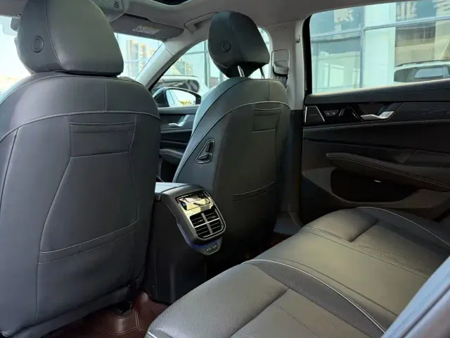 Volkswagen Passat — Фото автомобиля 4
