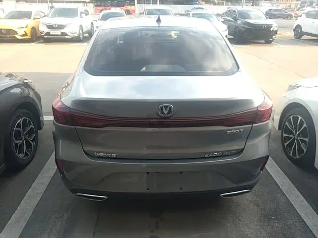 Changan Eado — Фото автомобиля 5