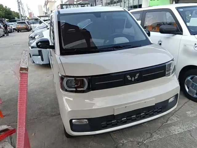 Wuling Hongguang Mini EV — Фото автомобиля 3