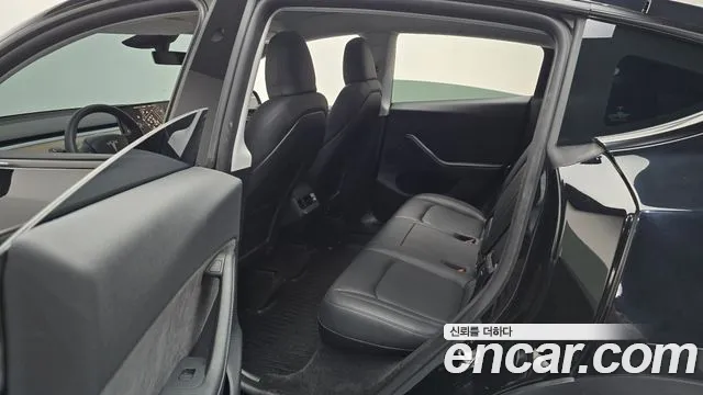 Tesla Model Y — Фото автомобиля 18