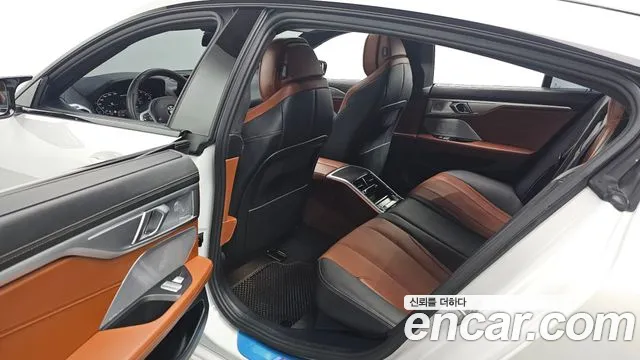 BMW 8-Series — Фото автомобиля 11