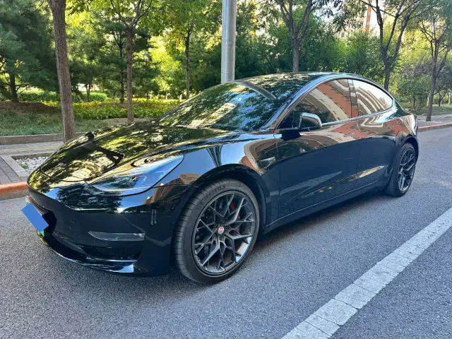Фотография автомобиля — Tesla Model 3
