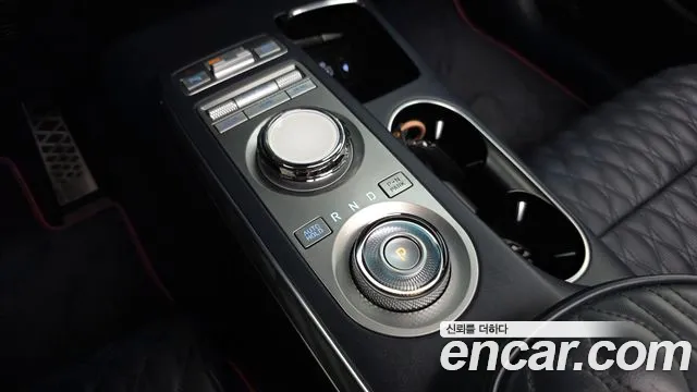 Genesis GV70 — Фото автомобиля 9