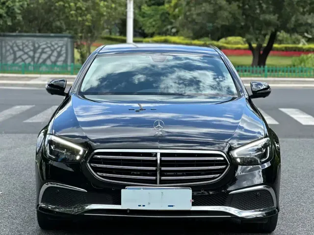 Mercedes-Benz E-Class — Фото автомобиля 2