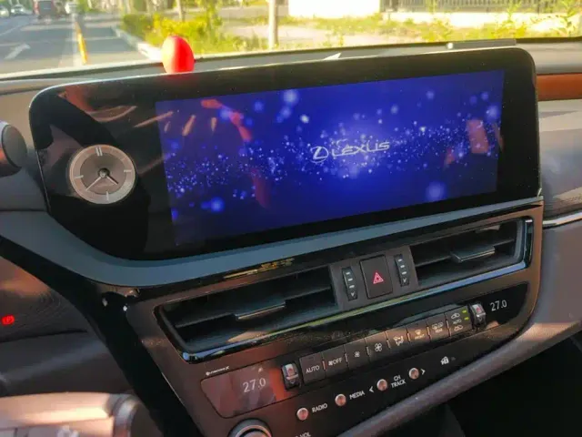 Lexus ES — Фото автомобиля 13