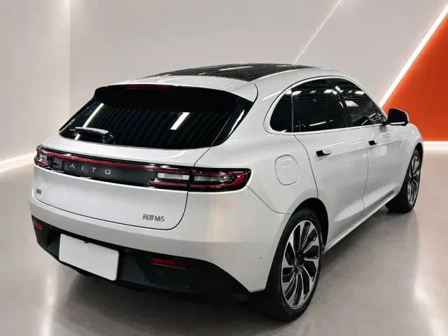 Aito M5 — Фото автомобиля 4