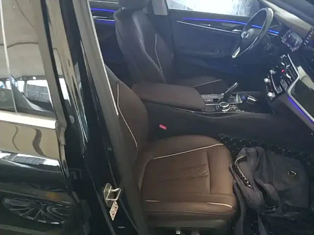 BMW 5 Series — Фото автомобиля 24
