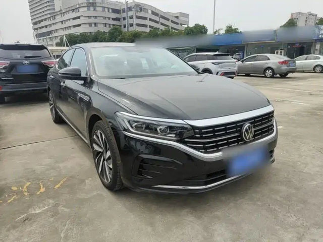 Volkswagen Passat — Фото автомобиля 3