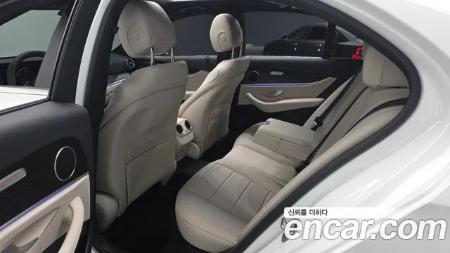 Mercedes-Benz E-Class — Фото автомобиля 18
